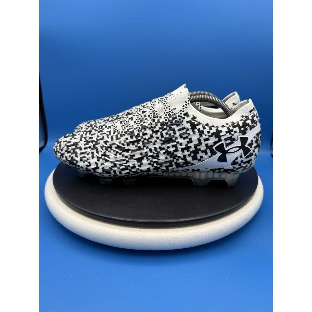 Under Armour Magnetico Elite 5 Men 11.5 Black White FG Soccer Cleats 6000544-002